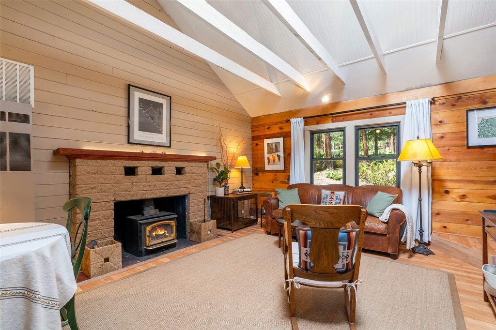 Image 6 of property listing at 578 Horseshoe Loop, Jemez Springs, NM 87025
