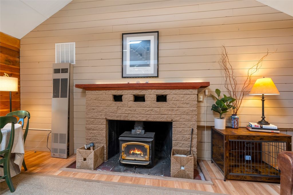 Image 8 of property listing at 578 Horseshoe Loop, Jemez Springs, NM 87025