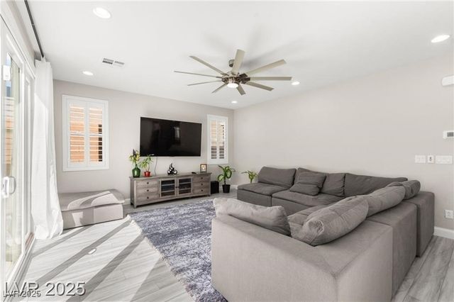 10101 Heron Lake Avenue, Las Vegas, NV 89178