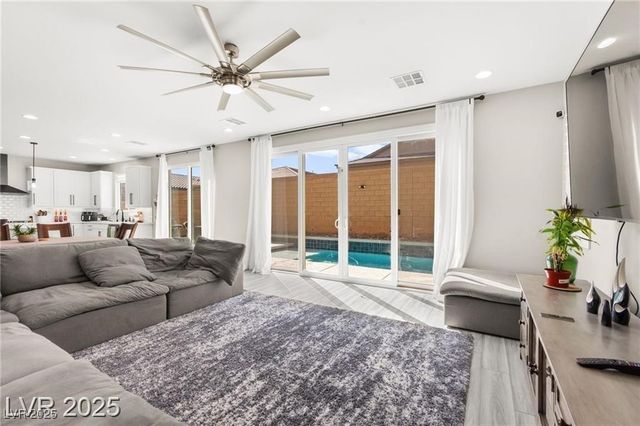 10101 Heron Lake Avenue, Las Vegas, NV 89178