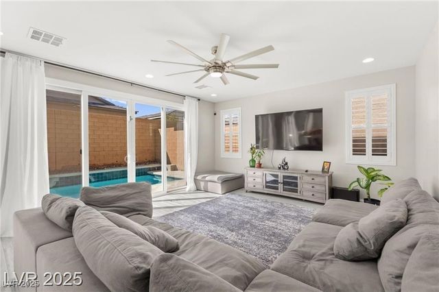 10101 Heron Lake Avenue, Las Vegas, NV 89178