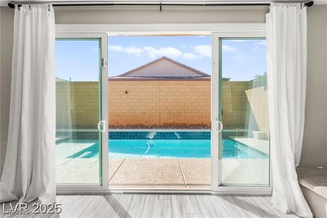 10101 Heron Lake Avenue, Las Vegas, NV 89178