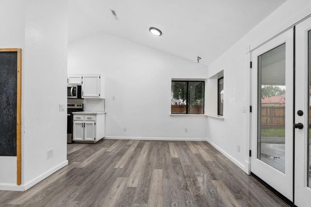 2231 Escalon Avenue, Clovis, CA 93611