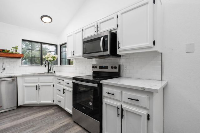 2231 Escalon Avenue, Clovis, CA 93611