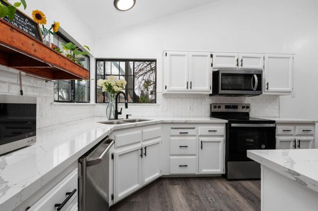 2231 Escalon Avenue, Clovis, CA 93611