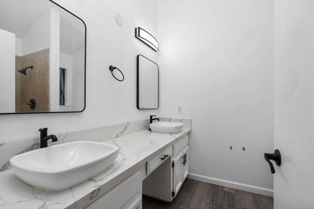 2231 Escalon Avenue, Clovis, CA 93611