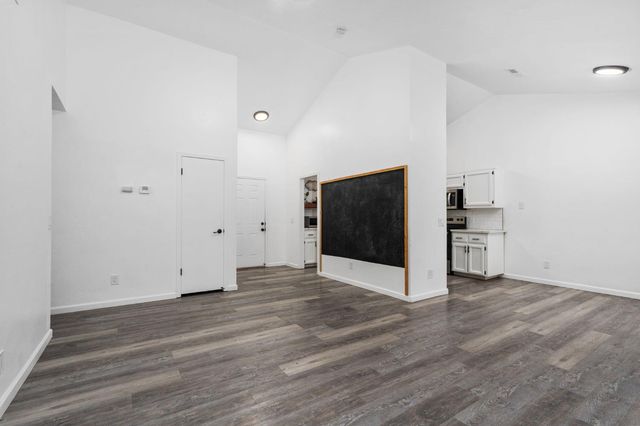 2231 Escalon Avenue, Clovis, CA 93611