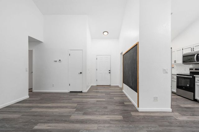 2231 Escalon Avenue, Clovis, CA 93611