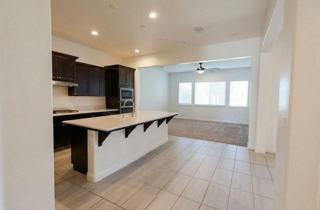 2051 Sierra Avenue, Clovis, CA 93611