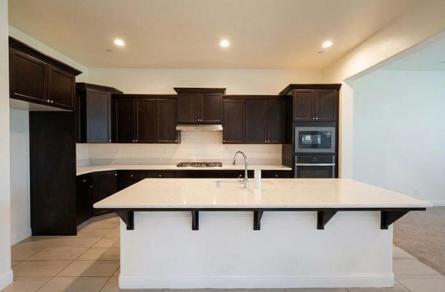 2051 Sierra Avenue, Clovis, CA 93611