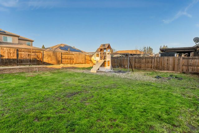 2051 Sierra Avenue, Clovis, CA 93611