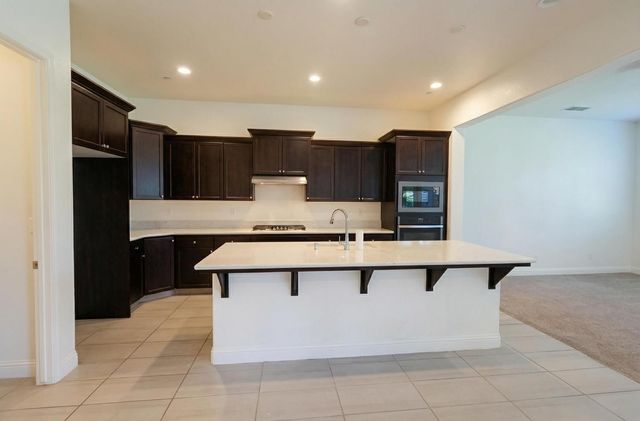 2051 Sierra Avenue, Clovis, CA 93611