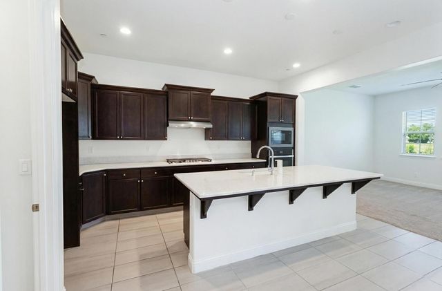 2051 Sierra Avenue, Clovis, CA 93611