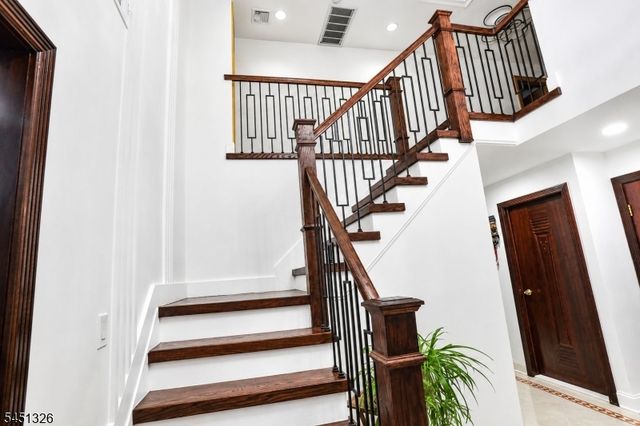 26 BENJAMIN DR, Springfield Twp., NJ 07081