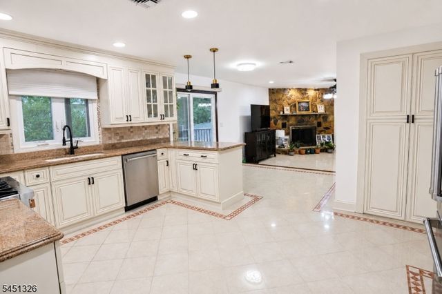 26 BENJAMIN DR, Springfield Twp., NJ 07081