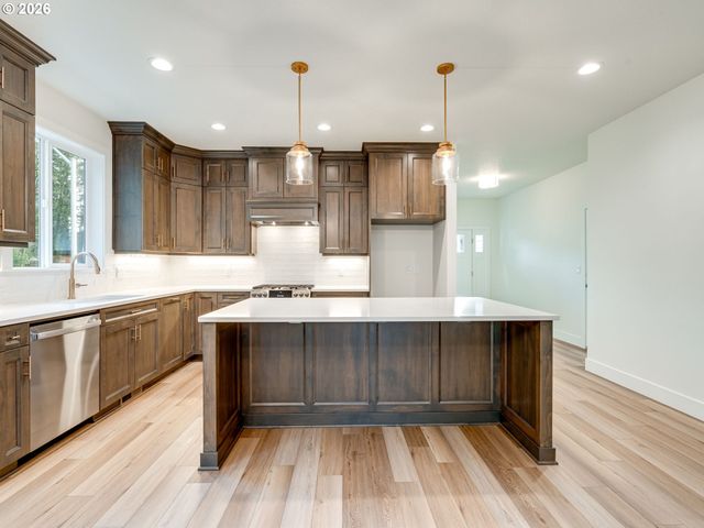 2147 Ne SPITZ Rd, Canby, OR 97013