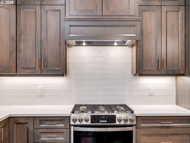 2147 Ne SPITZ Rd, Canby, OR 97013