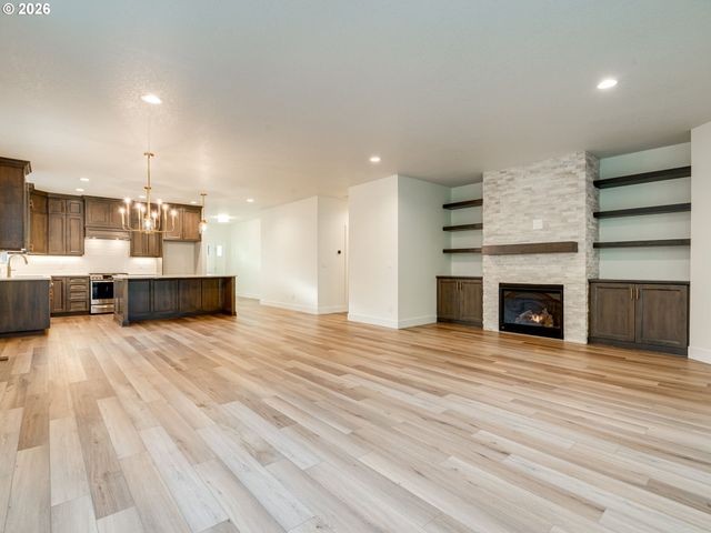 2147 Ne SPITZ Rd, Canby, OR 97013