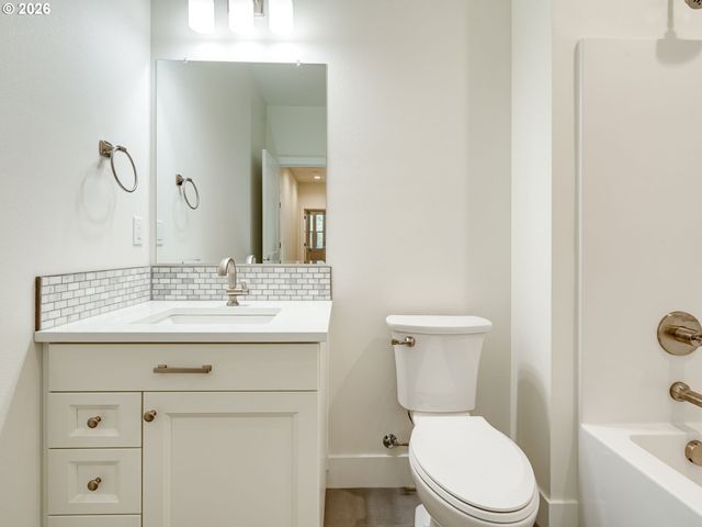 2147 Ne SPITZ Rd, Canby, OR 97013