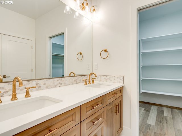 2147 Ne SPITZ Rd, Canby, OR 97013