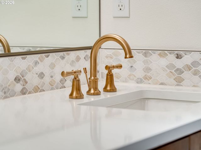 2147 Ne SPITZ Rd, Canby, OR 97013