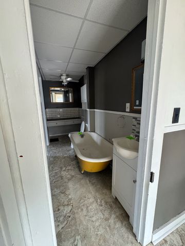 215 N Washington St, Tullahoma, TN 37388