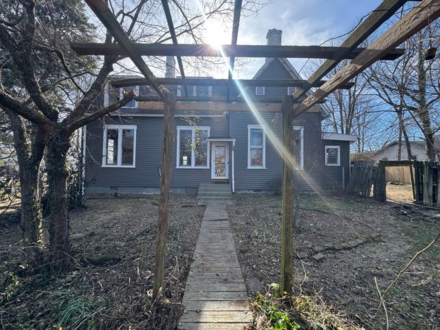 215 N Washington St, Tullahoma, TN 37388