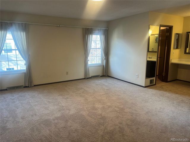 2750 S Heather Gardens Way, Aurora, CO 80014