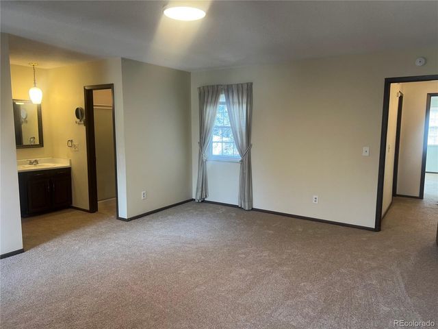 2750 S Heather Gardens Way, Aurora, CO 80014