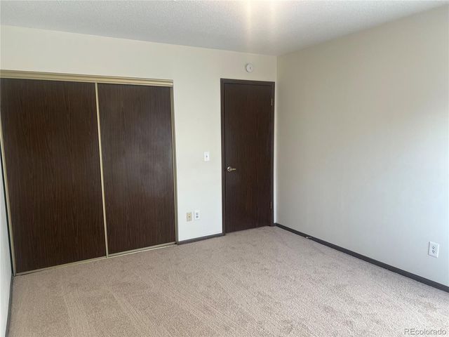 2750 S Heather Gardens Way, Aurora, CO 80014