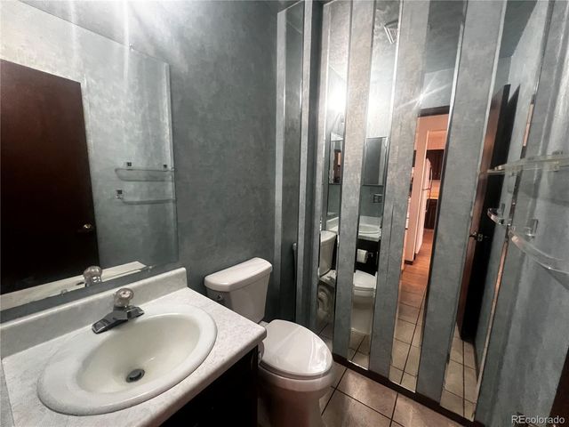 2750 S Heather Gardens Way, Aurora, CO 80014