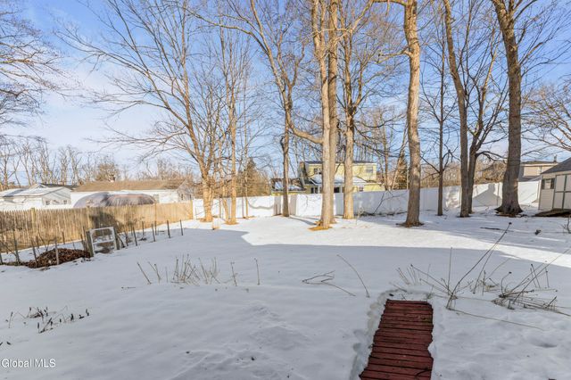 53 Fairlawn Drive, Colonie, NY 12110