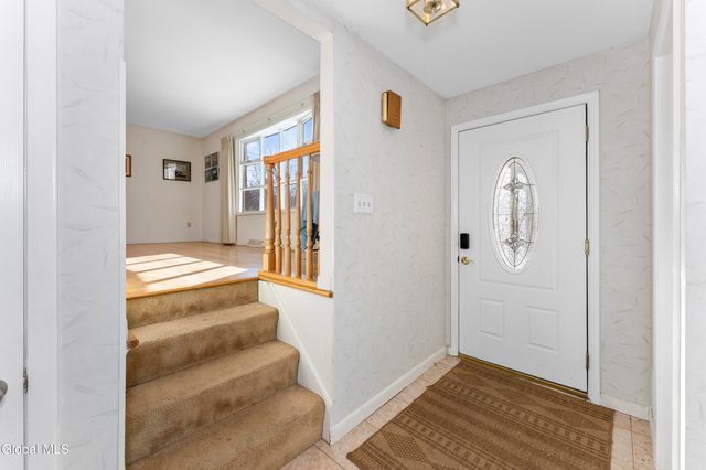 53 Fairlawn Drive, Colonie, NY 12110