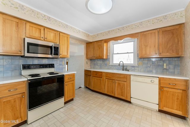 53 Fairlawn Drive, Colonie, NY 12110