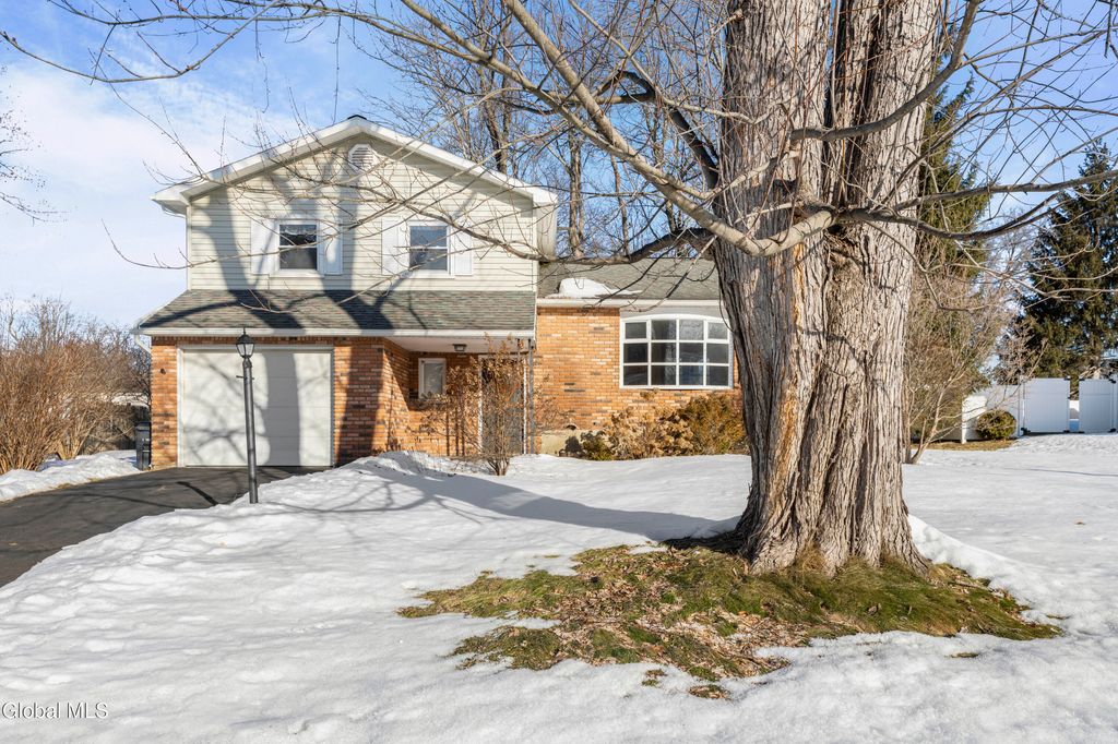 53 Fairlawn Drive, Colonie, NY 12110