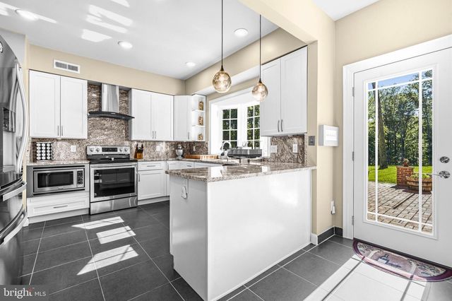 8018 EDDY BEND TRL, Fairfax Station, VA 22039
