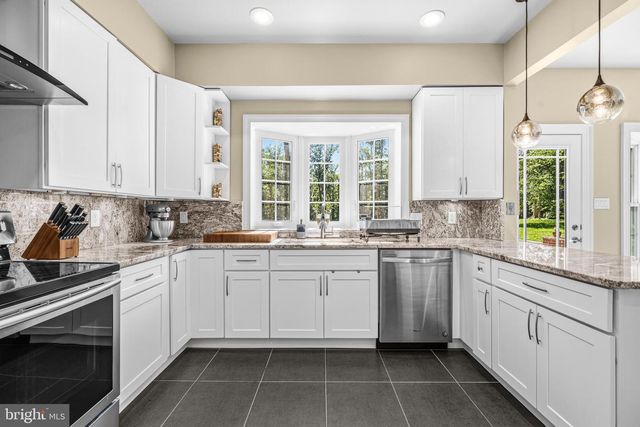 8018 EDDY BEND TRL, Fairfax Station, VA 22039