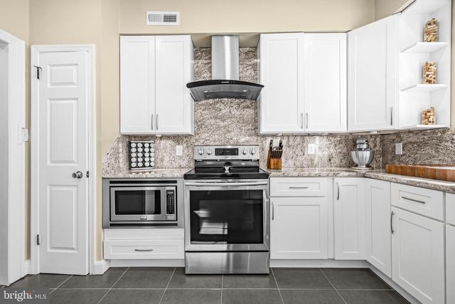 8018 EDDY BEND TRL, Fairfax Station, VA 22039