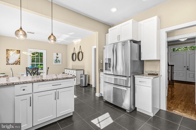 8018 EDDY BEND TRL, Fairfax Station, VA 22039