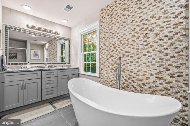 8018 EDDY BEND TRL, Fairfax Station, VA 22039