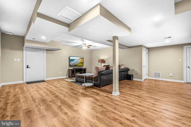 8018 EDDY BEND TRL, Fairfax Station, VA 22039