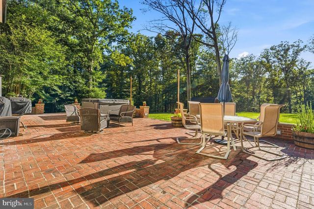 8018 EDDY BEND TRL, Fairfax Station, VA 22039
