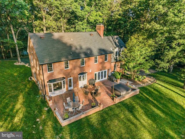 8018 EDDY BEND TRL, Fairfax Station, VA 22039