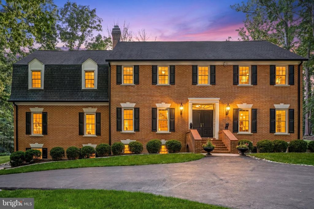 8018 EDDY BEND TRL, Fairfax Station, VA 22039