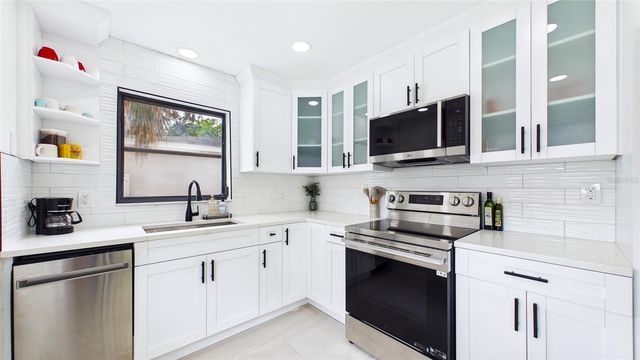 1920 NEW HAMPSHIRE AVENUE NE, St Petersburg, FL 33703