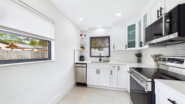 1920 NEW HAMPSHIRE AVENUE NE, St Petersburg, FL 33703