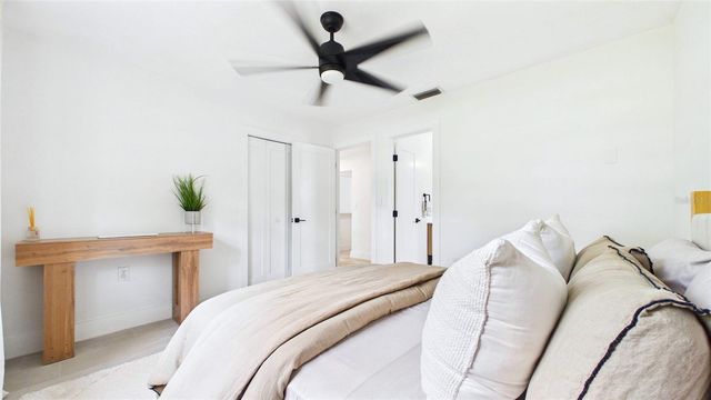 1920 NEW HAMPSHIRE AVENUE NE, St Petersburg, FL 33703