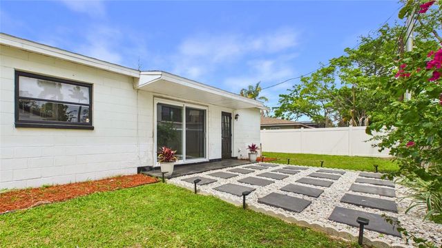 1920 NEW HAMPSHIRE AVENUE NE, St Petersburg, FL 33703