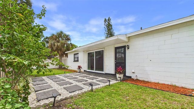 1920 NEW HAMPSHIRE AVENUE NE, St Petersburg, FL 33703