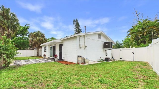 1920 NEW HAMPSHIRE AVENUE NE, St Petersburg, FL 33703